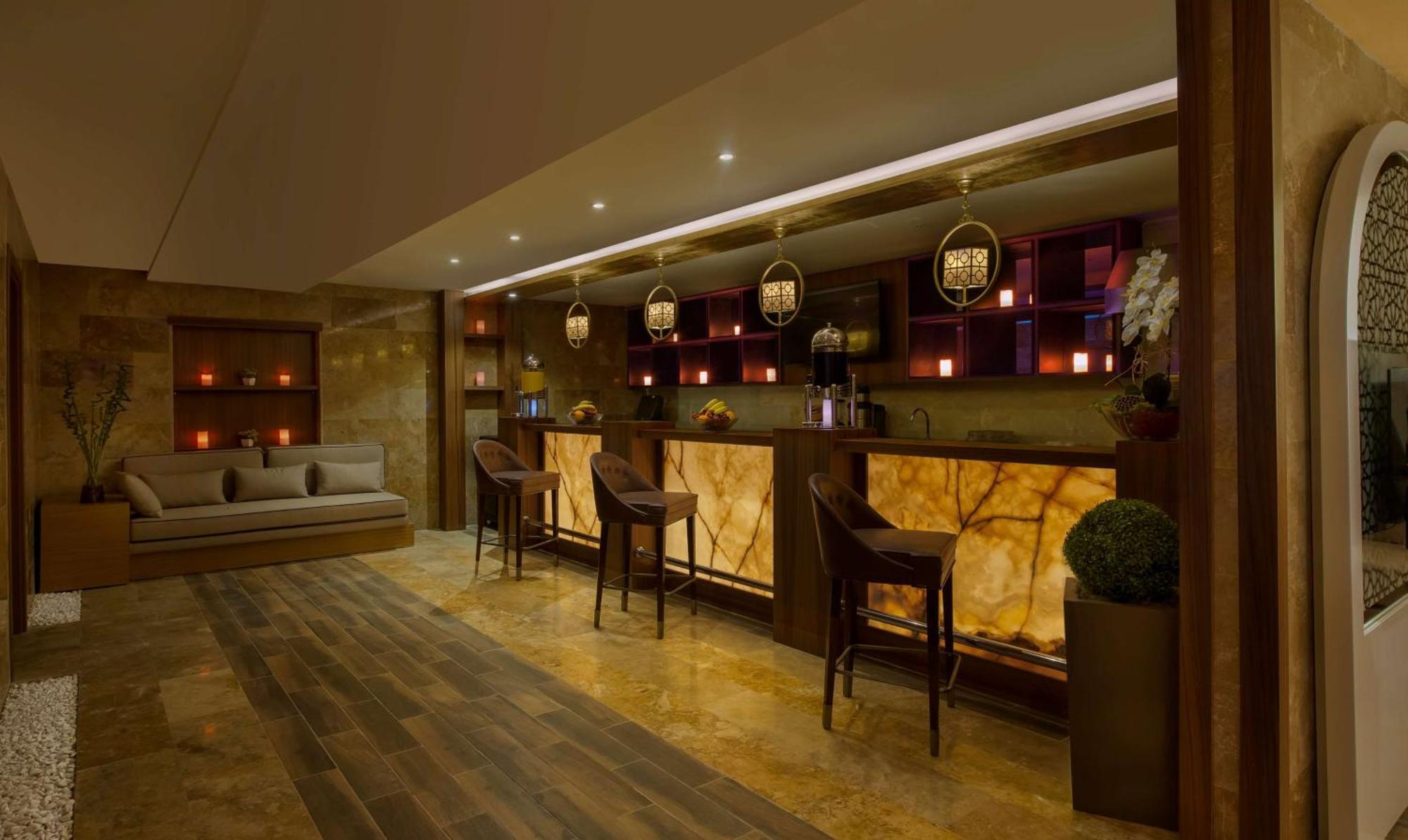 Отель Doubletree By Hilton Элязыг Экстерьер фото